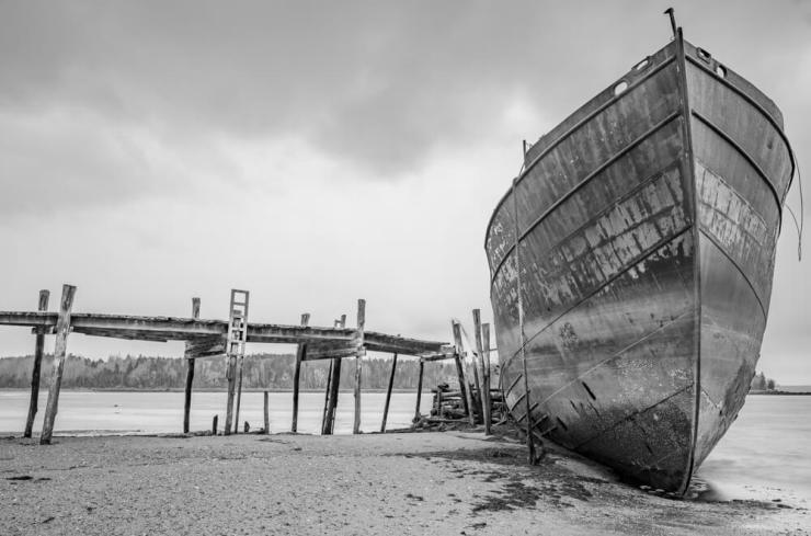 The prow and bow of the ship rise from the mud, and the pier is no longer attached to the ship.