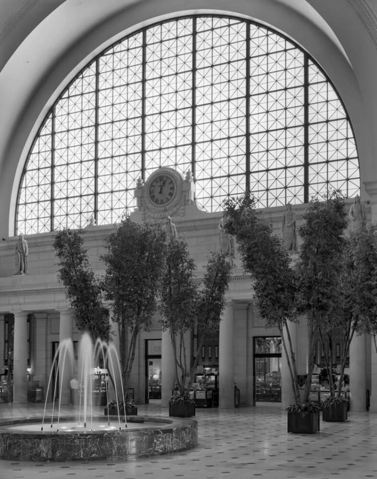 A decorative water fountain in the Union Station, Washington D.C.